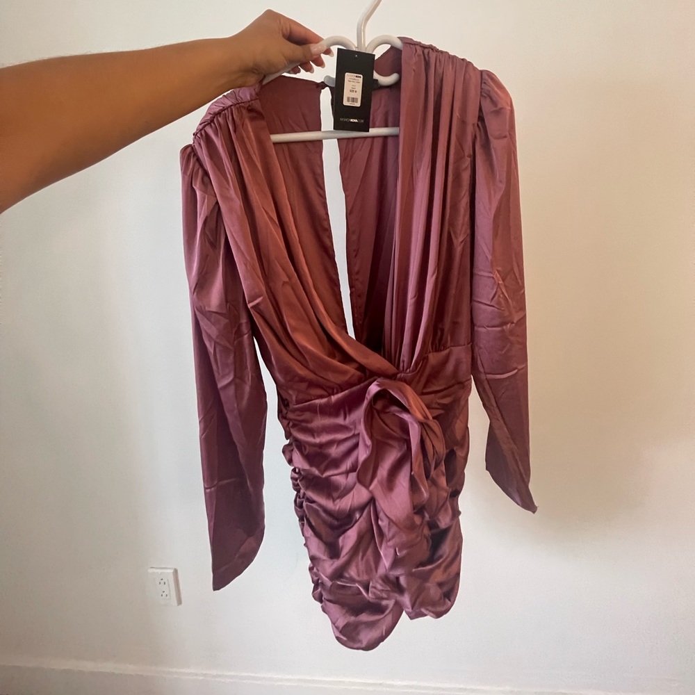 I'm selling this beautiful dress because Is it to small for me. The dress is new